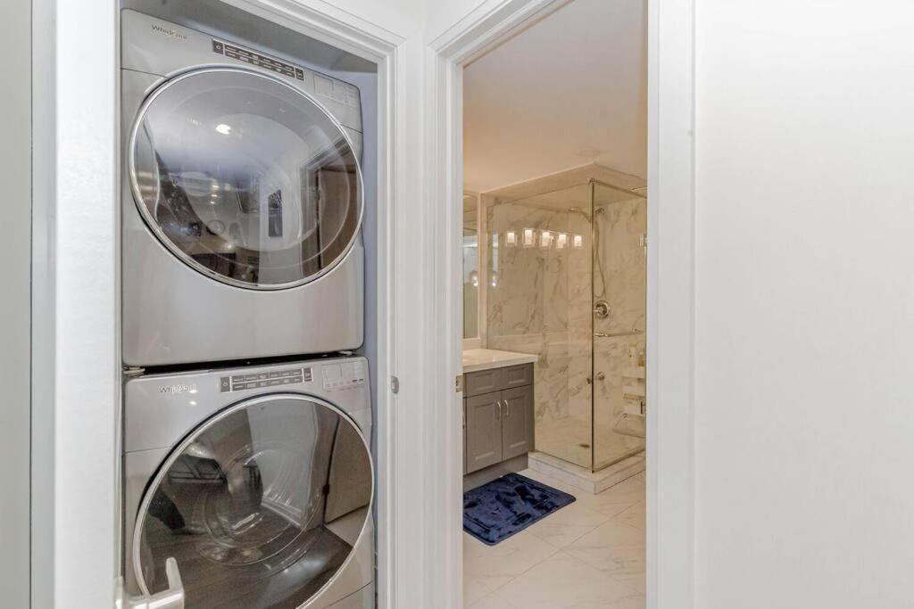 Luxury Basement Apartment In Oakville Exterior photo
