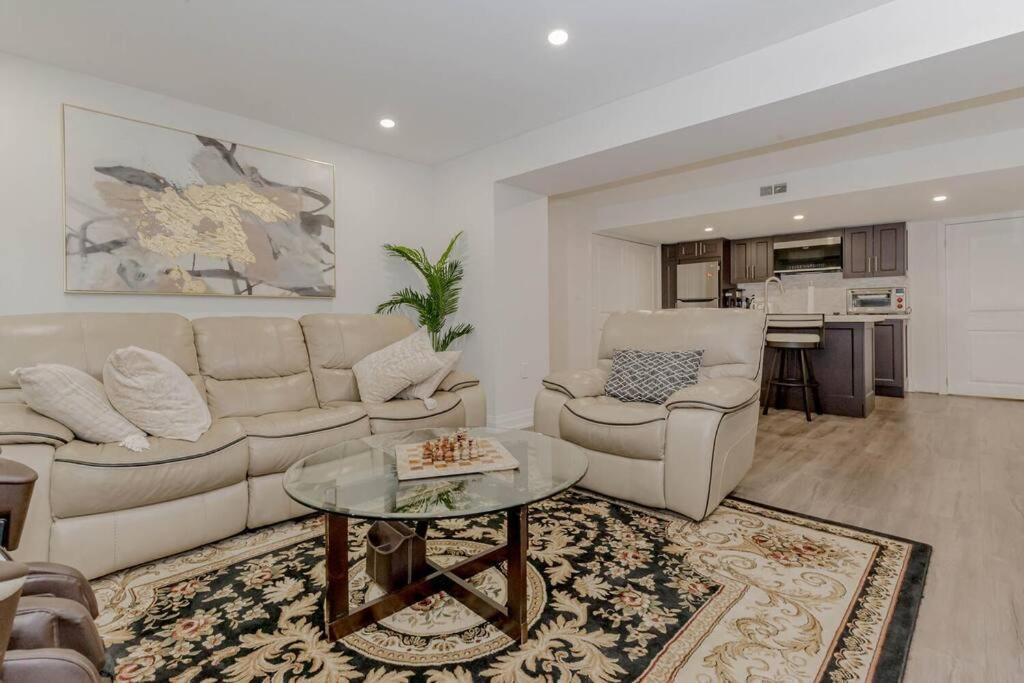 Luxury Basement Apartment In Oakville Exterior photo